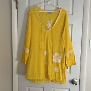 Mud Pie Baglady Size Large Yellow Embroidered Tunic